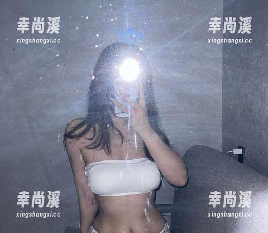 微密圈 - 桃沢樱呀，甜妹搭配，高清大图，像是被安静包围的那种甜甜的小心思。