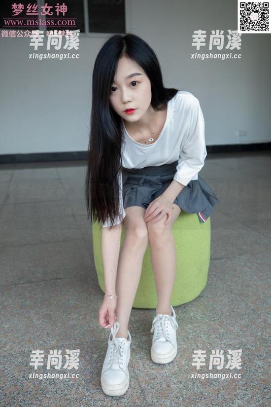 梦丝女神 - 雪馨的美脚，别陷入免费诱惑中——你还敢不点开看？