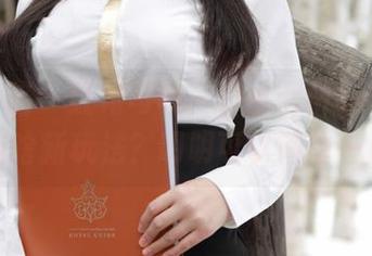 模范学院 - 红裙写真，伊小七MoMo这次又有啥新玩法？明明可以简单一点。
