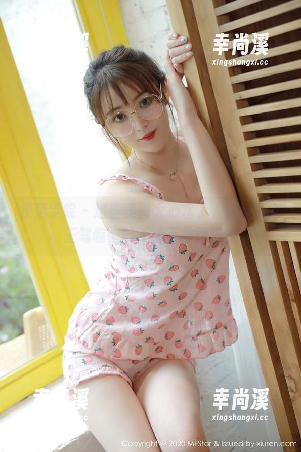 模范学院 - 这些美图太心水了，沈佳熹女王驾临，能不能不换壁纸？