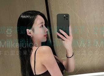微密圈 - 欢迎来到牛奶里的果汁的天下，全套作品中，纯白的沉静让人想象无尽，喧嚣全走开。