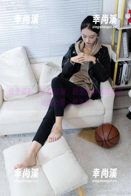 甜予摄影 - 套图时刻，璇璇的连体服就像她的心情一样多变