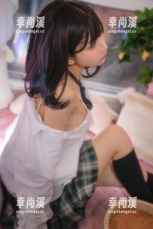 谁需要圣光？疾走可可的美腿合集就是这么耀眼。