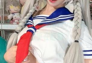 鸣潮正好，下载白栎Shirly的图包，尤诺似乎在眨眼