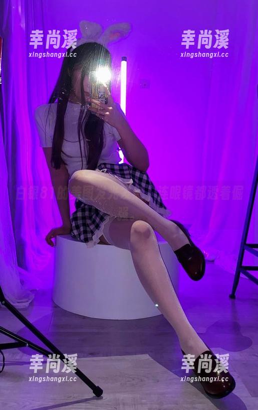 白银81的美图发光发热，连眼镜都透着倔强。