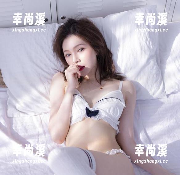 白露Bululu 白露Bululu的制服写真:我的卷发和压线本应是一体的高清友情