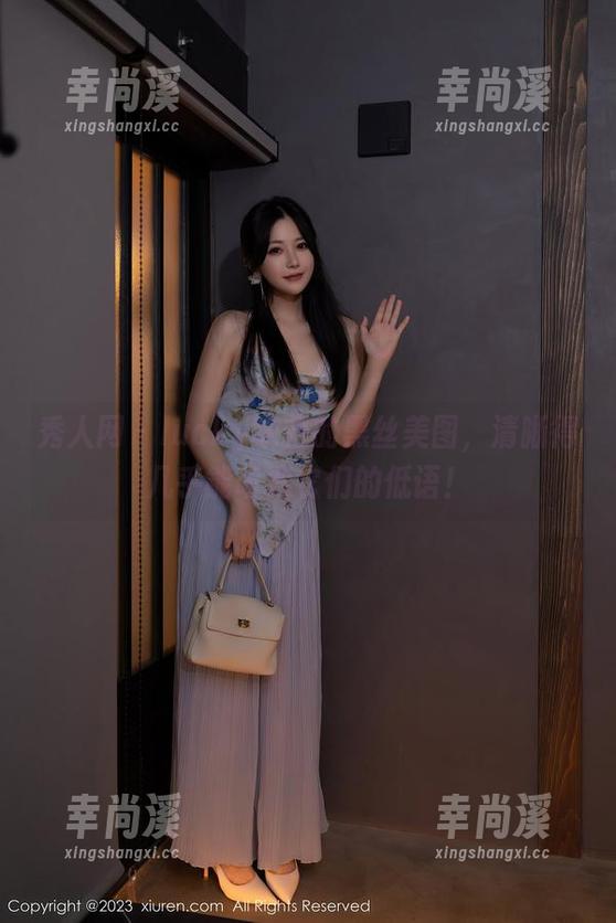 秀人网 - lucky咏丹的黑丝美图，清晰得几乎能听到它们的低语！