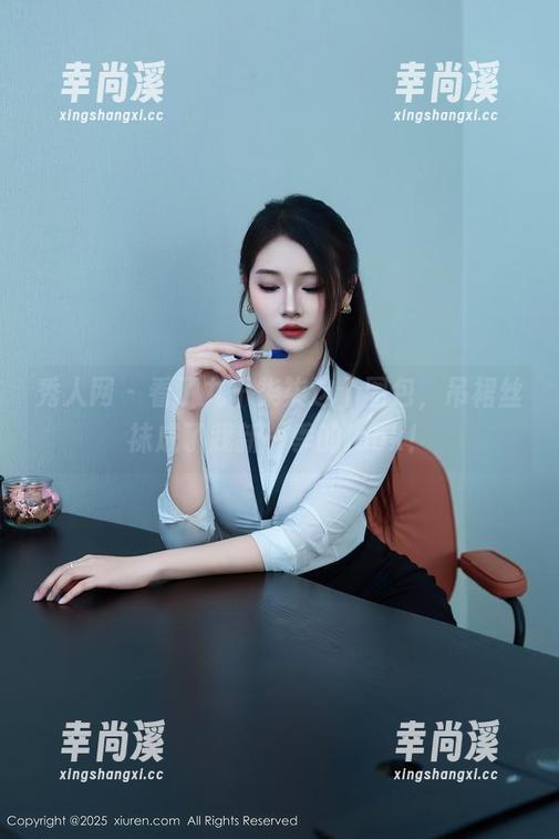 秀人网 - 看了九千柒柒这个图包，吊裙丝袜成了我新一季的look！