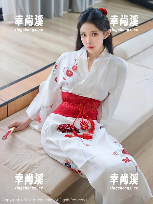 秀人网 - 奶喵喵女王的图集：下载前请备好手里的“小心脏”！