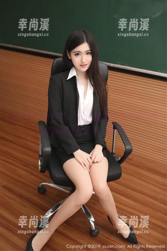 秀人网 - 小泡芙winna的双马尾资源，感觉好像被迷住了呢，服了！