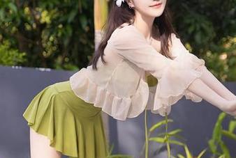 秀人网 - 泳池自拍，林文文的作品果然又美又清凉