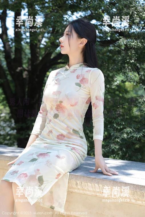 秀人网 - 看！清水美嘉又在秀短裤了，原图让我想起我那被遗忘的夏天衣柜…