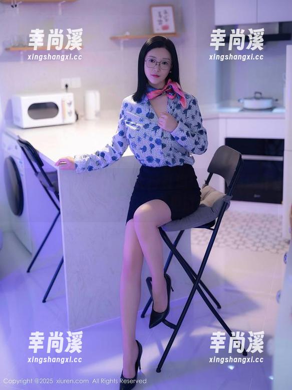 秀人网 - 草莓mm大行其道：白丝高清作品集你绝对没见过！