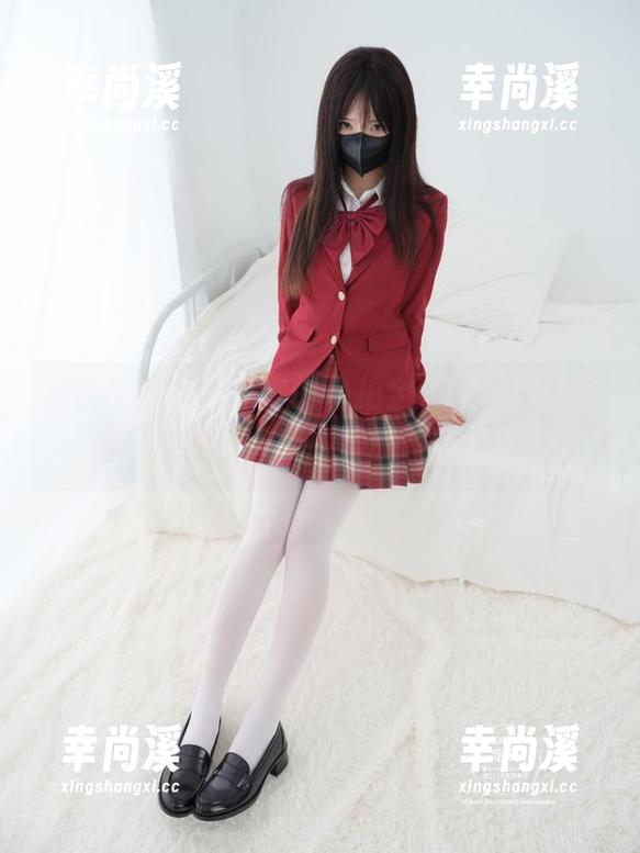 紧急企划 - 林书辞的自拍全景，两枚图包连成一线，共同问候原图的尴尬！