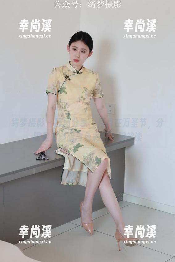 绮梦摄影 - 原图分享：月月在万圣节，分明是对幽暗与色彩的大胆解读