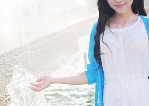 美媛馆 - 更新美图，冯木木LRIS把“女友”的角色演绎得勤恳且迷人。