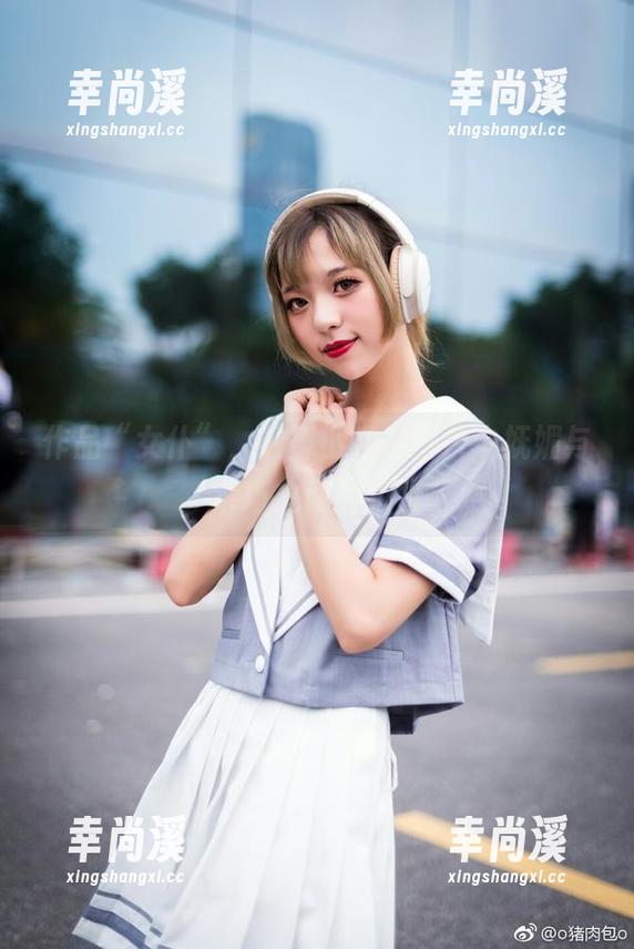 舞小喵 作品“女仆”,看舞小喵在图片中妩媚与乖巧之间的拉扯