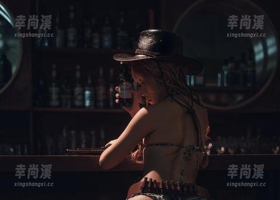 更新：芊川一笑MNK的写真《Sugar》，甜密和讽刺交织的奇妙平衡。