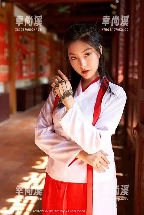 蜜桃社 - 细节至上，伊素妍灰丝写真集精选，谁能说不动心