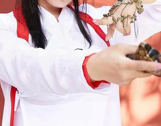 蜜桃社 - 小草莓Berry图库精选：死库水满分，小草莓Berry自信游“水”，结果我却沉默了...