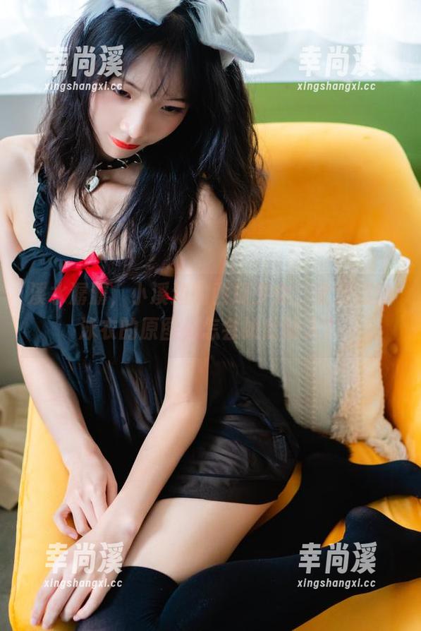 西瓜少女 溪水潺潺,小溪边的西瓜少女,全套连体泳衣的原图,怎会如此动人?
