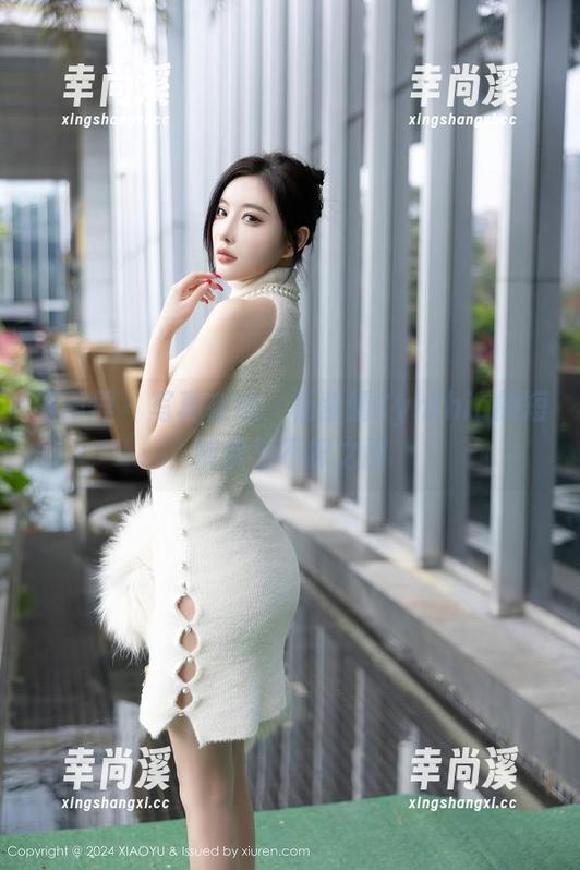 语画界 - 写真在线，杨紫嫣Cynthia的短裤撩与不撩之间