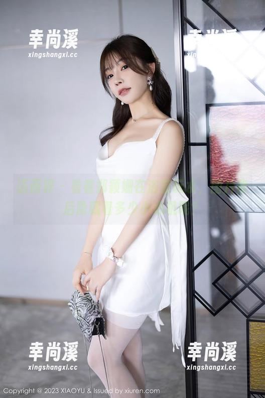 语画界-郑颖姗 语画界 - 看着郑颖姗在浴室玩水,图片背后隐藏着多少小心机呢?