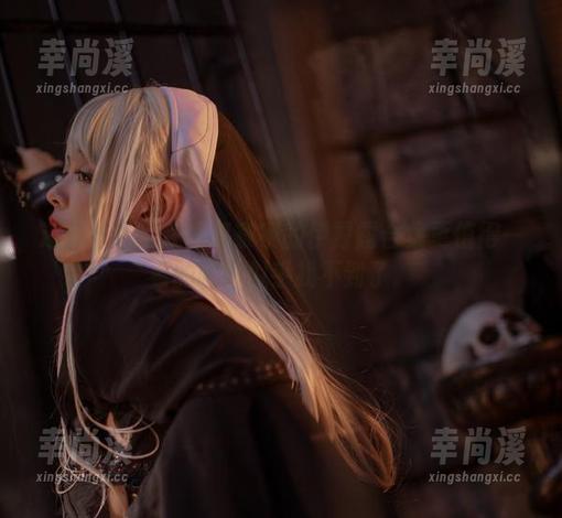 还有什么比观看阿寨寨的伊露露合集更值得一看的呢？似乎找不到了。