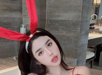 微密圈 - 看阿色穿着内衣的图片，果然是很有‘态度’的选择啊！