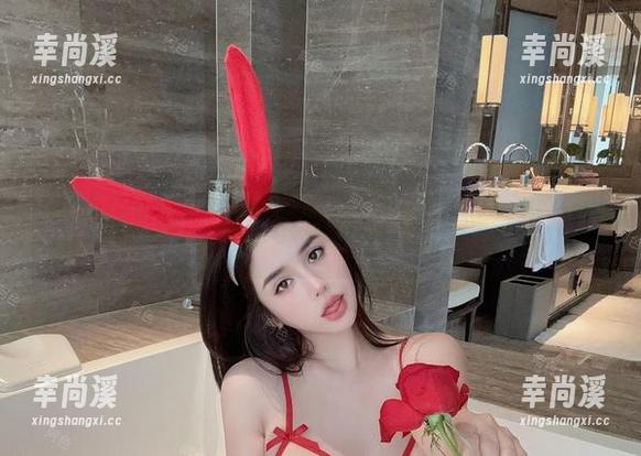 微密圈 - 看阿色穿着内衣的图片，果然是很有‘态度’的选择啊！
