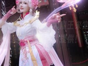 “秘书”的姿态由露儿大魔王来定义，居然还有免费照片提供！