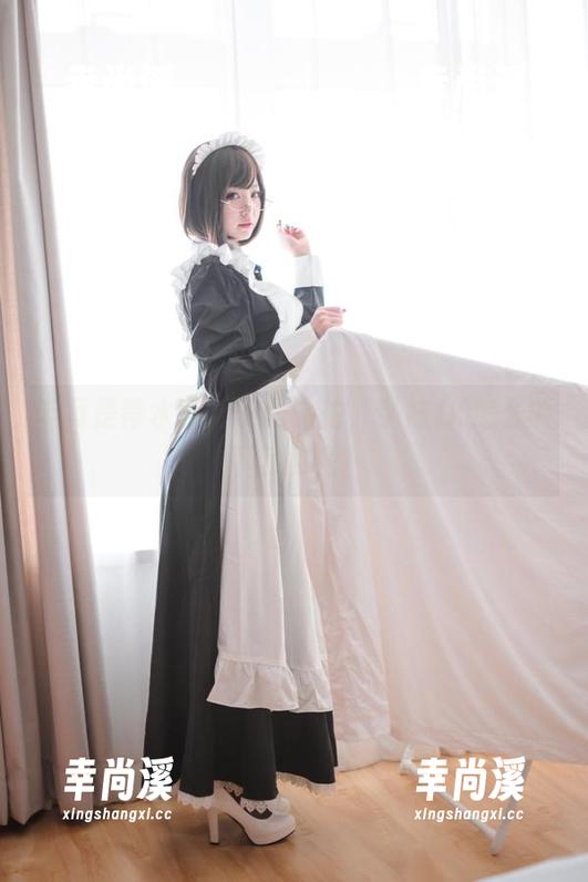 毕竟是青水百合子的私拍，学妹JK怎么能不惊艳呢？