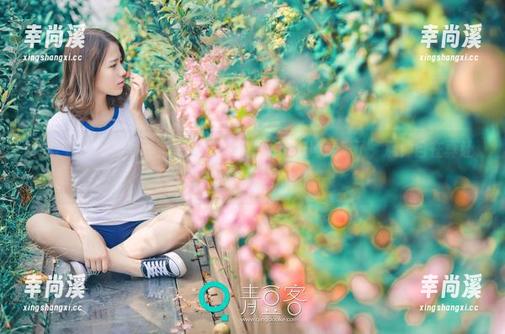 青豆客 - 红裙写真集更新，王明明又带着风走来了，那种自在真让人羡慕。
