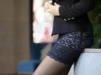 魔镜街拍 - 一见倾心的灰裙：婷婷的薄丝OL美女写真全集，快来围观！