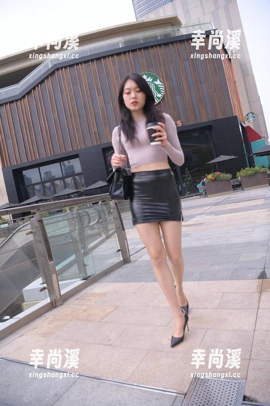 魔镜街拍 魔镜街拍:肉丝紧身牛仔热裤大合集,每张图片都像在拯救我单调的生活!